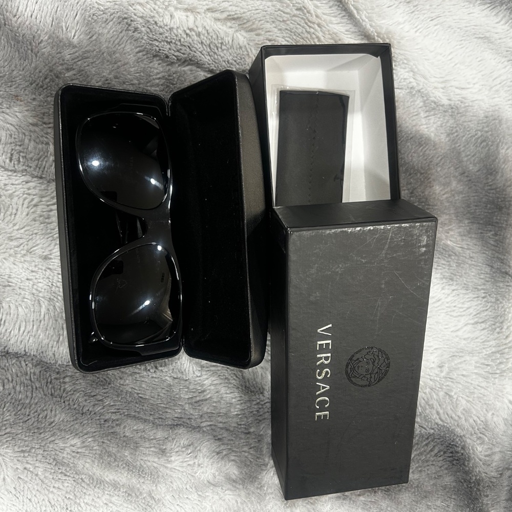 Versace sunglasses - Picture 7 of 8